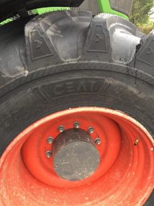 ¿Por qué utilizar neumáticos y ruedas de distintos tamaños en la parte delantera y trasera de los tractores
